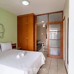 Apto C/ Varanda Em Condominio Pe Na Areia Iho127