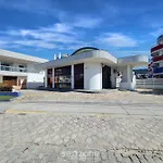 Apto C/ Varanda Em Condominio Pe Na Areia Iho127